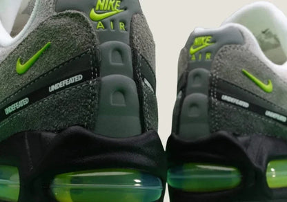 Air Max 95 x UNDEFEATED Nyc Neon