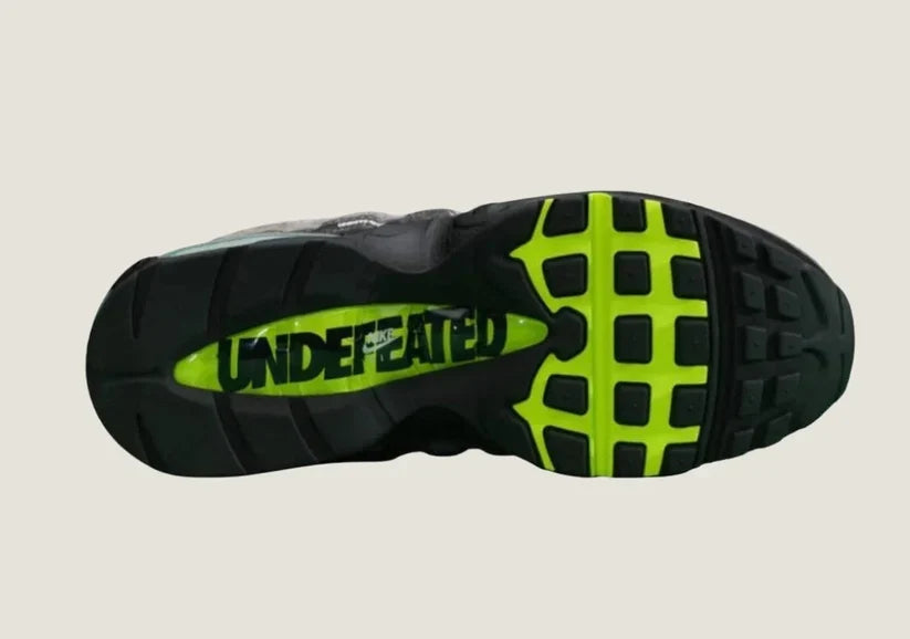Air Max 95 x UNDEFEATED Nyc Neon
