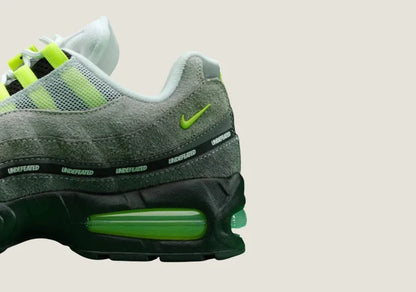 Air Max 95 x UNDEFEATED Nyc Neon